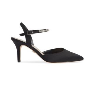 Nina Tonya Pointy Toe Pump